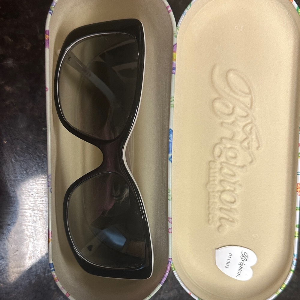 Brighton sunglasses -Trio with Cases excellent condition. $20 each 3 prs $60 - Picture 4 of 8